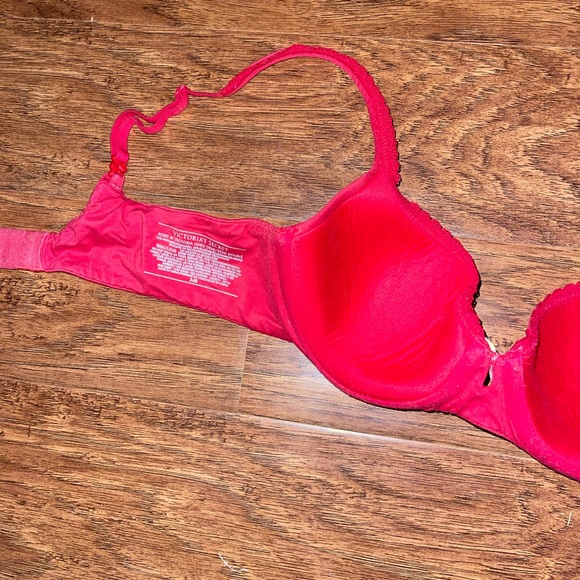 💓 vs bra - Picture 2 of 8